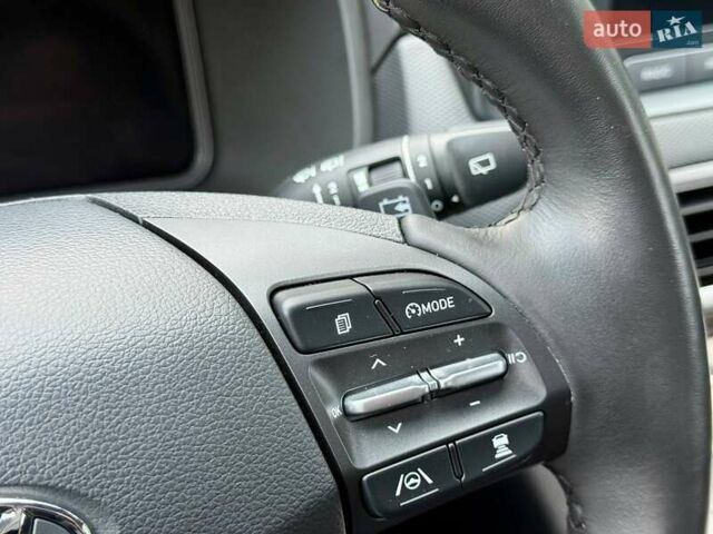 Красный Хендай Kona, объемом двигателя 0 л и пробегом 33 тыс. км за 16999 $, фото 28 на Automoto.ua