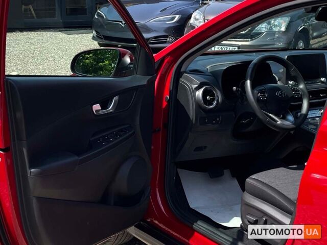 Красный Хендай Kona, объемом двигателя 64 л и пробегом 27 тыс. км за 21500 $, фото 6 на Automoto.ua