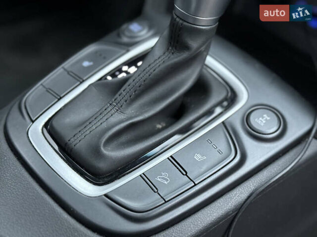 Красный Хендай Kona, объемом двигателя 2 л и пробегом 106 тыс. км за 14300 $, фото 21 на Automoto.ua