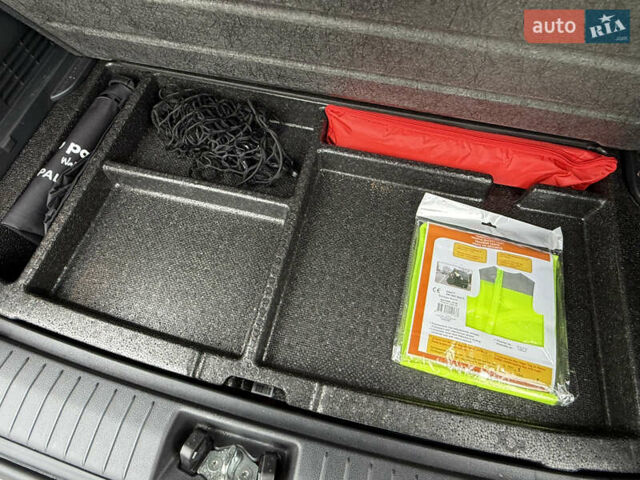 Красный Хендай Kona, объемом двигателя 0 л и пробегом 86 тыс. км за 18400 $, фото 26 на Automoto.ua