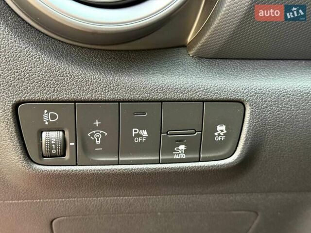 Красный Хендай Kona, объемом двигателя 0 л и пробегом 44 тыс. км за 17000 $, фото 18 на Automoto.ua