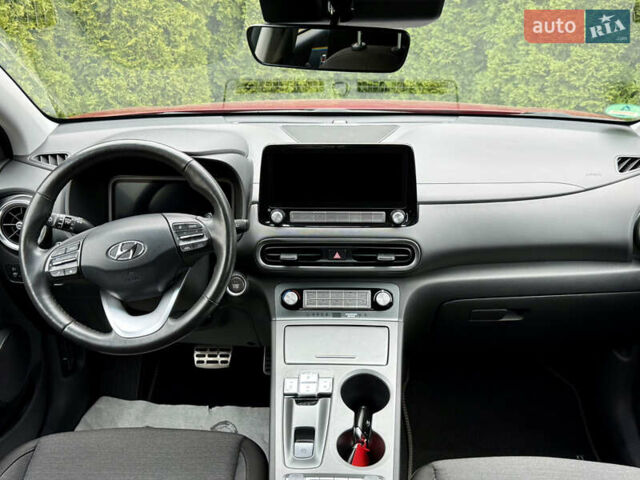 Красный Хендай Kona, объемом двигателя 0 л и пробегом 42 тыс. км за 17300 $, фото 26 на Automoto.ua