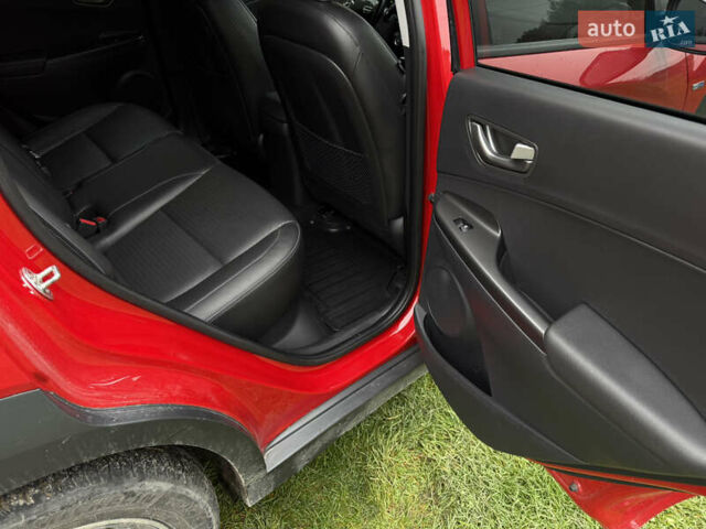 Червоний Хендай Kona, об'ємом двигуна 0 л та пробігом 80 тис. км за 18800 $, фото 28 на Automoto.ua