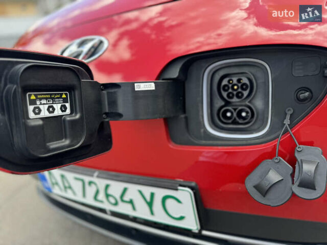 Красный Хендай Kona, объемом двигателя 0 л и пробегом 100 тыс. км за 16700 $, фото 10 на Automoto.ua