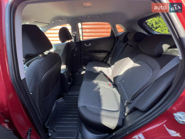 Красный Хендай Kona, объемом двигателя 0 л и пробегом 18 тыс. км за 18700 $, фото 21 на Automoto.ua