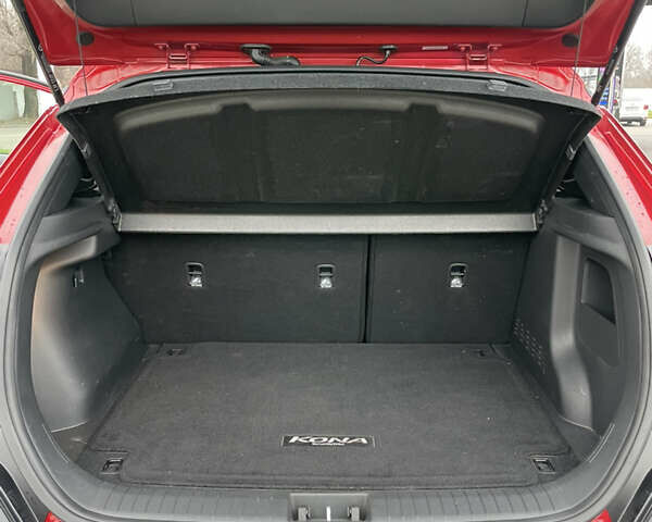 Красный Хендай Kona, объемом двигателя 1.6 л и пробегом 31 тыс. км за 21000 $, фото 9 на Automoto.ua