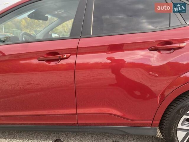 Красный Хендай Kona, объемом двигателя 0 л и пробегом 22 тыс. км за 23500 $, фото 81 на Automoto.ua