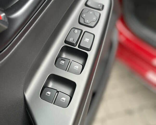 Красный Хендай Kona, объемом двигателя 1.6 л и пробегом 31 тыс. км за 21000 $, фото 10 на Automoto.ua