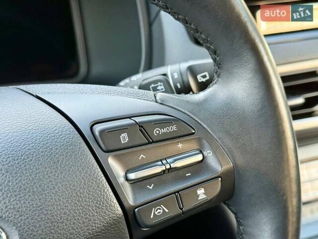 Красный Хендай Kona, объемом двигателя 0 л и пробегом 45 тыс. км за 17500 $, фото 28 на Automoto.ua