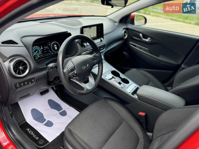 Красный Хендай Kona, объемом двигателя 0 л и пробегом 100 тыс. км за 16700 $, фото 9 на Automoto.ua