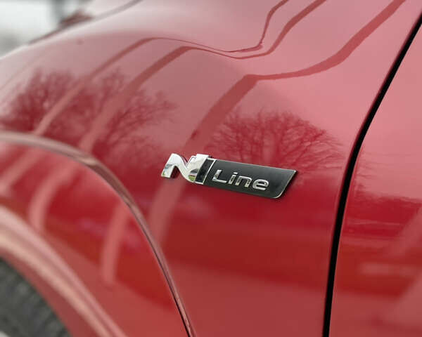 Красный Хендай Kona, объемом двигателя 1.6 л и пробегом 31 тыс. км за 21000 $, фото 6 на Automoto.ua