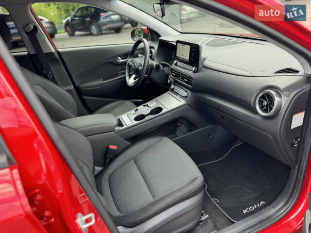 Красный Хендай Kona, объемом двигателя 0 л и пробегом 100 тыс. км за 16700 $, фото 8 на Automoto.ua