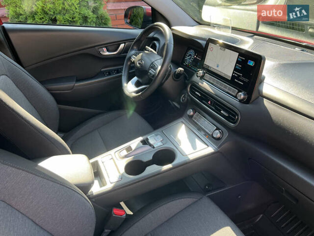 Красный Хендай Kona, объемом двигателя 0 л и пробегом 18 тыс. км за 18700 $, фото 24 на Automoto.ua