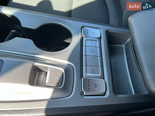 Красный Хендай Kona, объемом двигателя 0 л и пробегом 18 тыс. км за 18700 $, фото 18 на Automoto.ua