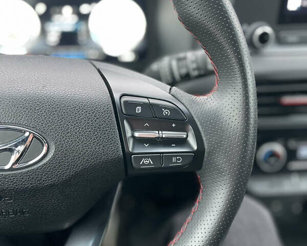 Красный Хендай Kona, объемом двигателя 1.6 л и пробегом 31 тыс. км за 21000 $, фото 16 на Automoto.ua