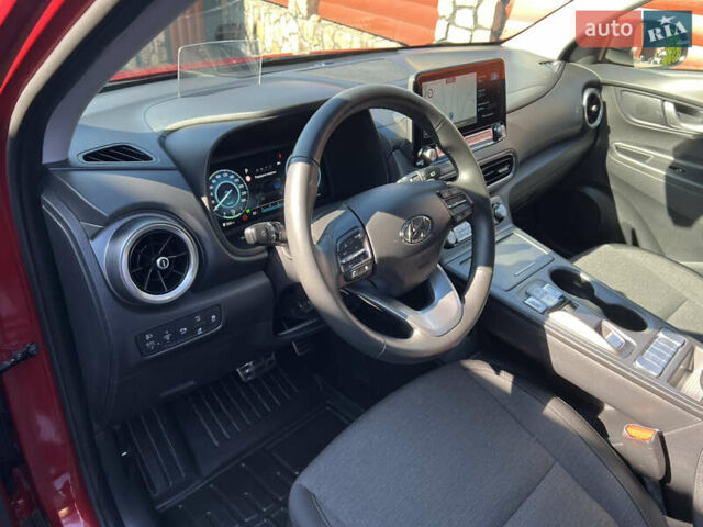 Красный Хендай Kona, объемом двигателя 0 л и пробегом 18 тыс. км за 18700 $, фото 13 на Automoto.ua