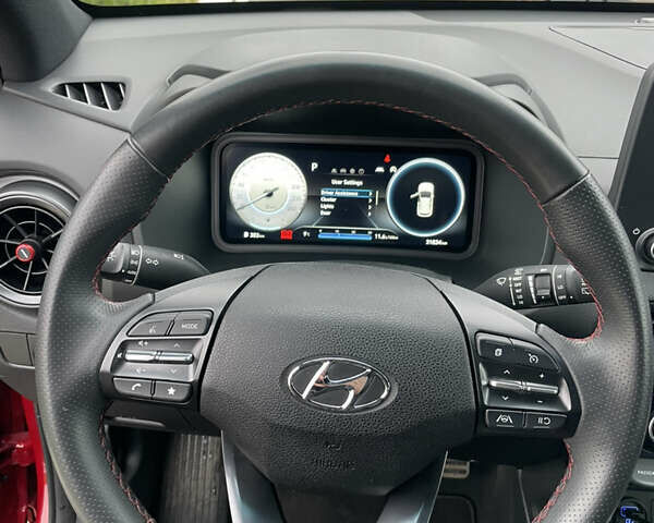 Красный Хендай Kona, объемом двигателя 1.6 л и пробегом 31 тыс. км за 21000 $, фото 11 на Automoto.ua