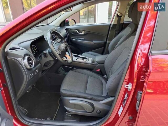 Красный Хендай Kona, объемом двигателя 0 л и пробегом 39 тыс. км за 17400 $, фото 16 на Automoto.ua