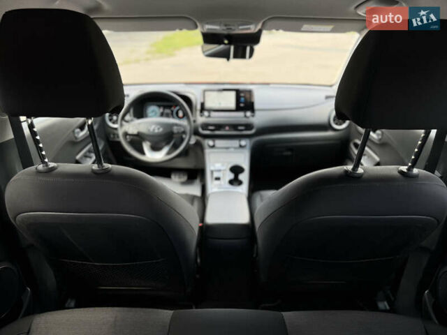 Красный Хендай Kona, объемом двигателя 0 л и пробегом 100 тыс. км за 16700 $, фото 5 на Automoto.ua