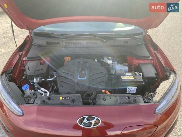 Красный Хендай Kona, объемом двигателя 0 л и пробегом 22 тыс. км за 23500 $, фото 8 на Automoto.ua