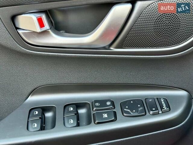 Красный Хендай Kona, объемом двигателя 0 л и пробегом 45 тыс. км за 17500 $, фото 11 на Automoto.ua