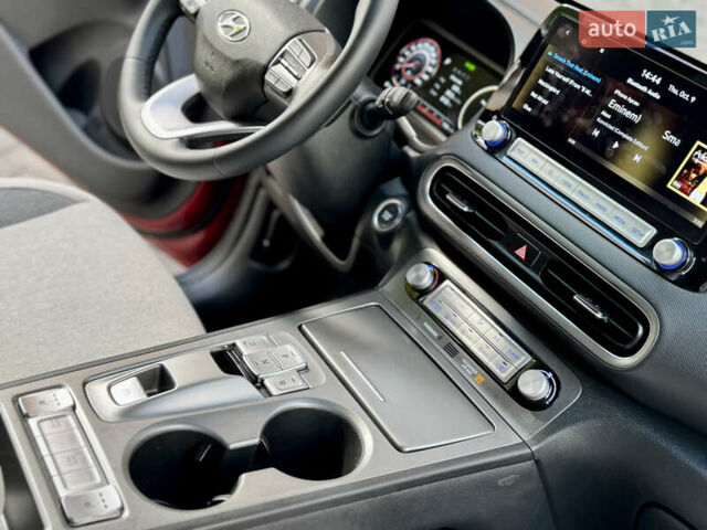 Красный Хендай Kona, объемом двигателя 0 л и пробегом 103 тыс. км за 21400 $, фото 62 на Automoto.ua