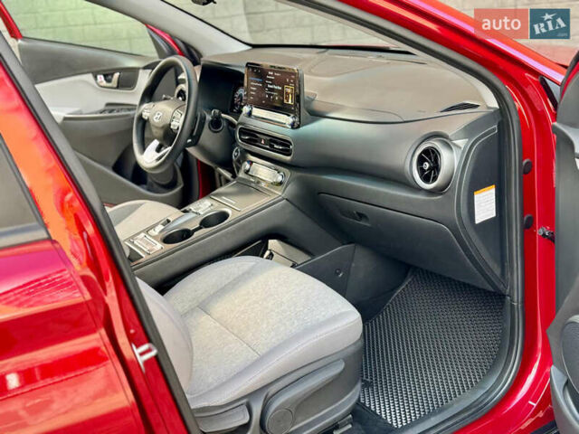 Червоний Хендай Kona, об'ємом двигуна 0 л та пробігом 100 тис. км за 20900 $, фото 67 на Automoto.ua