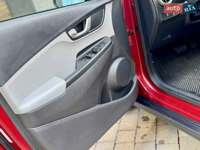 Красный Хендай Kona, объемом двигателя 0 л и пробегом 103 тыс. км за 21400 $, фото 53 на Automoto.ua