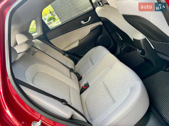 Червоний Хендай Kona, об'ємом двигуна 0 л та пробігом 100 тис. км за 20900 $, фото 57 на Automoto.ua