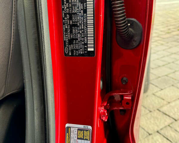 Червоний Хендай Kona, об'ємом двигуна 0 л та пробігом 100 тис. км за 20900 $, фото 76 на Automoto.ua