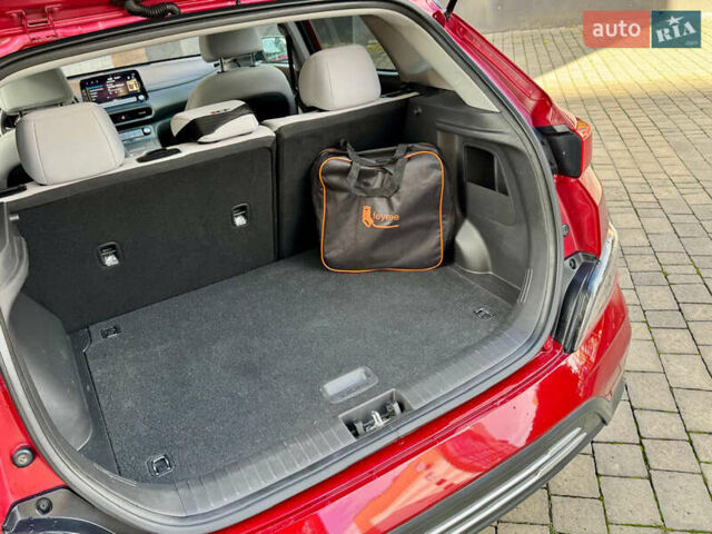 Червоний Хендай Kona, об'ємом двигуна 0 л та пробігом 100 тис. км за 20900 $, фото 48 на Automoto.ua