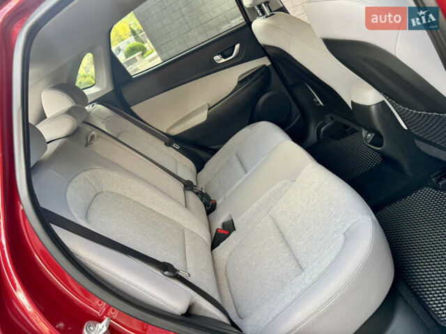 Красный Хендай Kona, объемом двигателя 0 л и пробегом 103 тыс. км за 21400 $, фото 66 на Automoto.ua