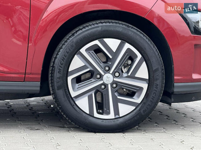 Червоний Хендай Kona, об'ємом двигуна 0 л та пробігом 17 тис. км за 16999 $, фото 10 на Automoto.ua