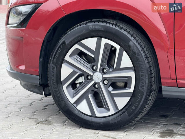 Червоний Хендай Kona, об'ємом двигуна 0 л та пробігом 17 тис. км за 16999 $, фото 12 на Automoto.ua