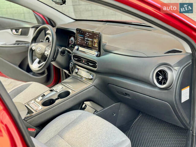 Червоний Хендай Kona, об'ємом двигуна 0 л та пробігом 100 тис. км за 20900 $, фото 66 на Automoto.ua