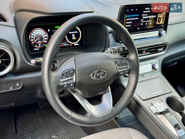 Червоний Хендай Kona, об'ємом двигуна 0 л та пробігом 100 тис. км за 20900 $, фото 70 на Automoto.ua