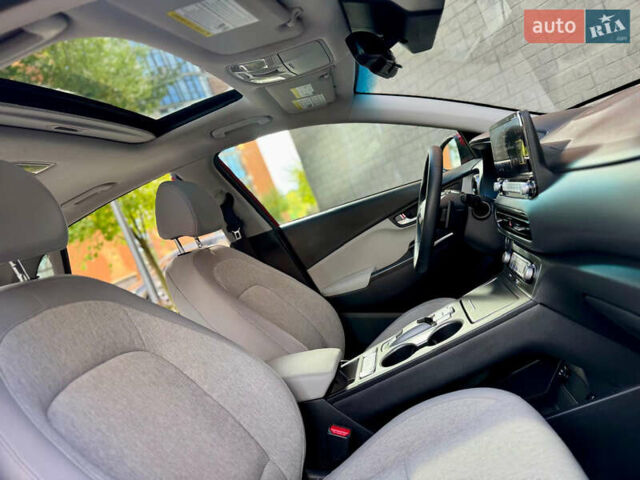 Червоний Хендай Kona, об'ємом двигуна 0 л та пробігом 100 тис. км за 20900 $, фото 82 на Automoto.ua