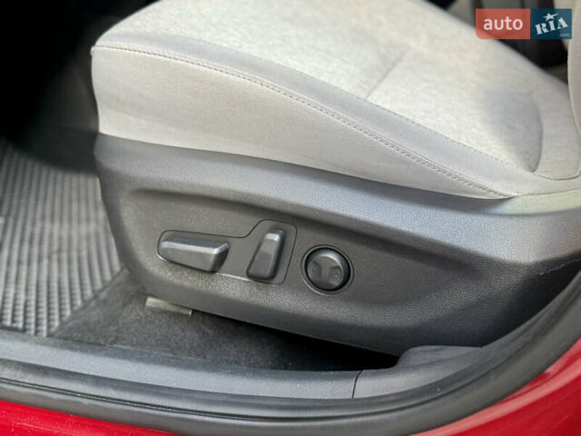 Красный Хендай Kona, объемом двигателя 0 л и пробегом 103 тыс. км за 21400 $, фото 52 на Automoto.ua