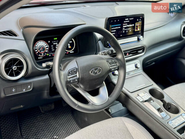 Красный Хендай Kona, объемом двигателя 0 л и пробегом 103 тыс. км за 21400 $, фото 49 на Automoto.ua