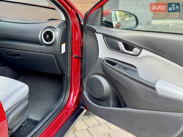 Красный Хендай Kona, объемом двигателя 0 л и пробегом 103 тыс. км за 21400 $, фото 58 на Automoto.ua