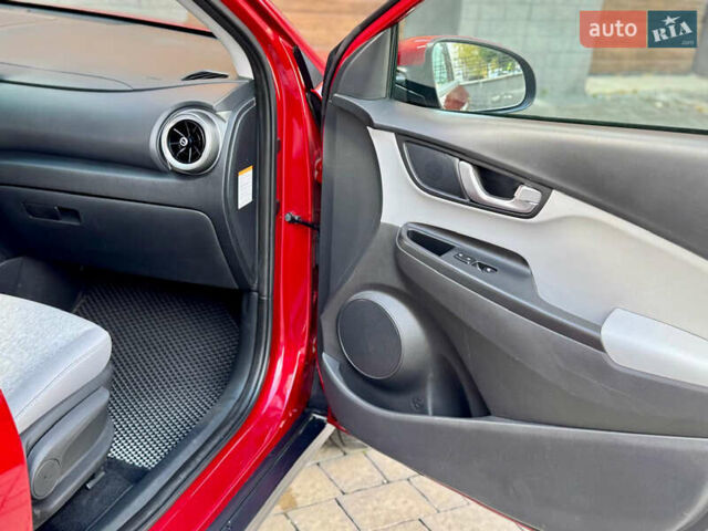Червоний Хендай Kona, об'ємом двигуна 0 л та пробігом 100 тис. км за 20900 $, фото 54 на Automoto.ua