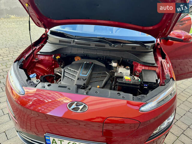Красный Хендай Kona, объемом двигателя 0 л и пробегом 103 тыс. км за 21400 $, фото 97 на Automoto.ua