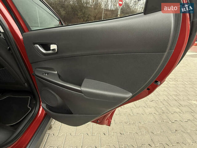 Червоний Хендай Kona, об'ємом двигуна 0 л та пробігом 17 тис. км за 16999 $, фото 23 на Automoto.ua