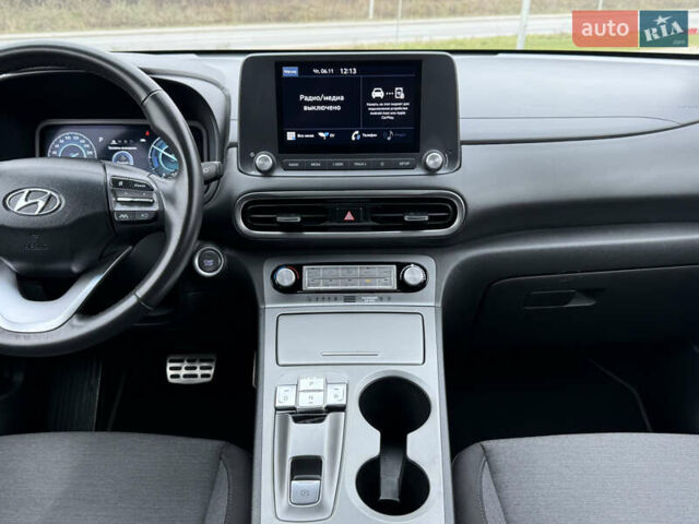 Червоний Хендай Kona, об'ємом двигуна 0 л та пробігом 17 тис. км за 16999 $, фото 3 на Automoto.ua