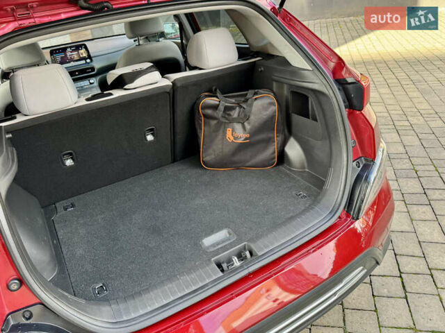 Красный Хендай Kona, объемом двигателя 0 л и пробегом 103 тыс. км за 21400 $, фото 101 на Automoto.ua