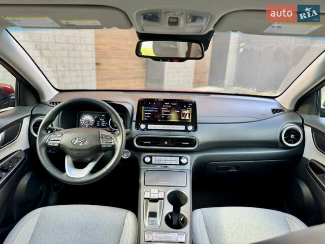 Красный Хендай Kona, объемом двигателя 0 л и пробегом 103 тыс. км за 21400 $, фото 73 на Automoto.ua