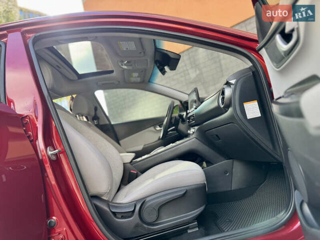 Красный Хендай Kona, объемом двигателя 0 л и пробегом 103 тыс. км за 21400 $, фото 84 на Automoto.ua