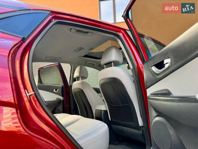 Червоний Хендай Kona, об'ємом двигуна 0 л та пробігом 100 тис. км за 20900 $, фото 50 на Automoto.ua