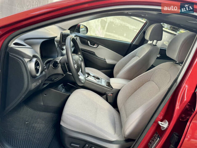 Красный Хендай Kona, объемом двигателя 0 л и пробегом 103 тыс. км за 21400 $, фото 109 на Automoto.ua