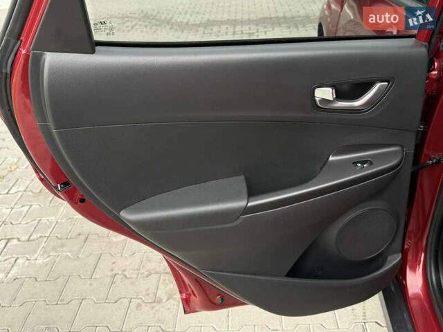 Червоний Хендай Kona, об'ємом двигуна 0 л та пробігом 17 тис. км за 16999 $, фото 17 на Automoto.ua